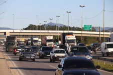 para-amenizar-transito-caotico-no-verao,-trecho-da-br-101-em-sc-ganhara-‘terceira-faixa’