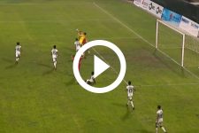 video:-zagueiro-e-goleiro-se-embolam-na-area-e-selecao-sofre-frango-em-jogo-das-eliminatorias