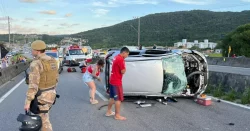 carro-capota-e-cinco-pessoas-ficam-feridas-em-rodovia-de-florianopolis