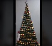 arvore-de-natal-direto-na-parede:-como-fazer-uma-decoracao-‘diferentona’-para-arrancar-suspiros