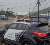 florianopolis-segue-com-ruas-alagadas-e-transito-bloqueado-apos-chuvarada: ‘muita fila’