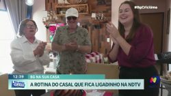 bg-na-sua-casa:-casal-de-telespectadores-recebe-equipe-com-bolo-de-aniversario-para-a-ndtv