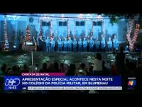 magia-natalina:-colegio-da-policia-militar-em-blumenau-recebe-apresentacao-especial-de-cantata