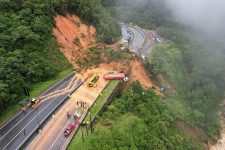 um-ano-apos-deslizamento,-comeca-fase-final-de-obras-na-br-376;-relembre-o-caso