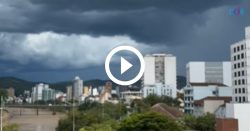 video:-chegada-de-trovoada-com-ceu-tomado-por-nuvens-‘amedrontadoras’-e-filmada-em-blumenau