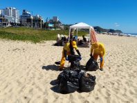 limpeza-de-praias-e-intensificada-durante-temporada-de-verao-em-itajai