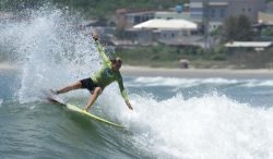 de-surfista-a-arbrita:-jacqueline-silva-teve-florianopolis-como-berco-do-talento-no-surfe