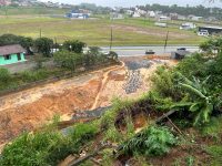 fotos:-cenario-de-destruicao-por-conta-das-chuvas-interdita-casa-apos-deslizamento-em-araquari