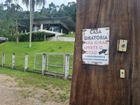 casa-giratoria-em-gaspar:-a-historia-da-aposta-valendo-um-barril-de-chope