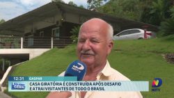 casa-giratoria-de-gaspar-e-construida-apos-desafio-e-atrai-visitantes-de-todo-o-brasil