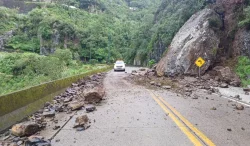 video:-serra-do-rio-do-rastro-e-interditada-apos-queda-de-rocha-gigante-em-trecho-da-sc-390