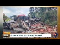 acidente-fatal:-caminhao-tomba-em-curva-e-causa-duas-mortes-em-sao-joaquim