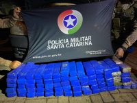 policia-encontra-drogas-em-carro-com-criancas-em-cordilheira-alta