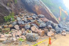 video:-250-toneladas-de-rochas-serao-removidas-na-serra-do-rio-do-rastro