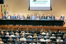 encontro-debate-investimento-em-ferrovias-e-duplicacao da br-280-em-sc